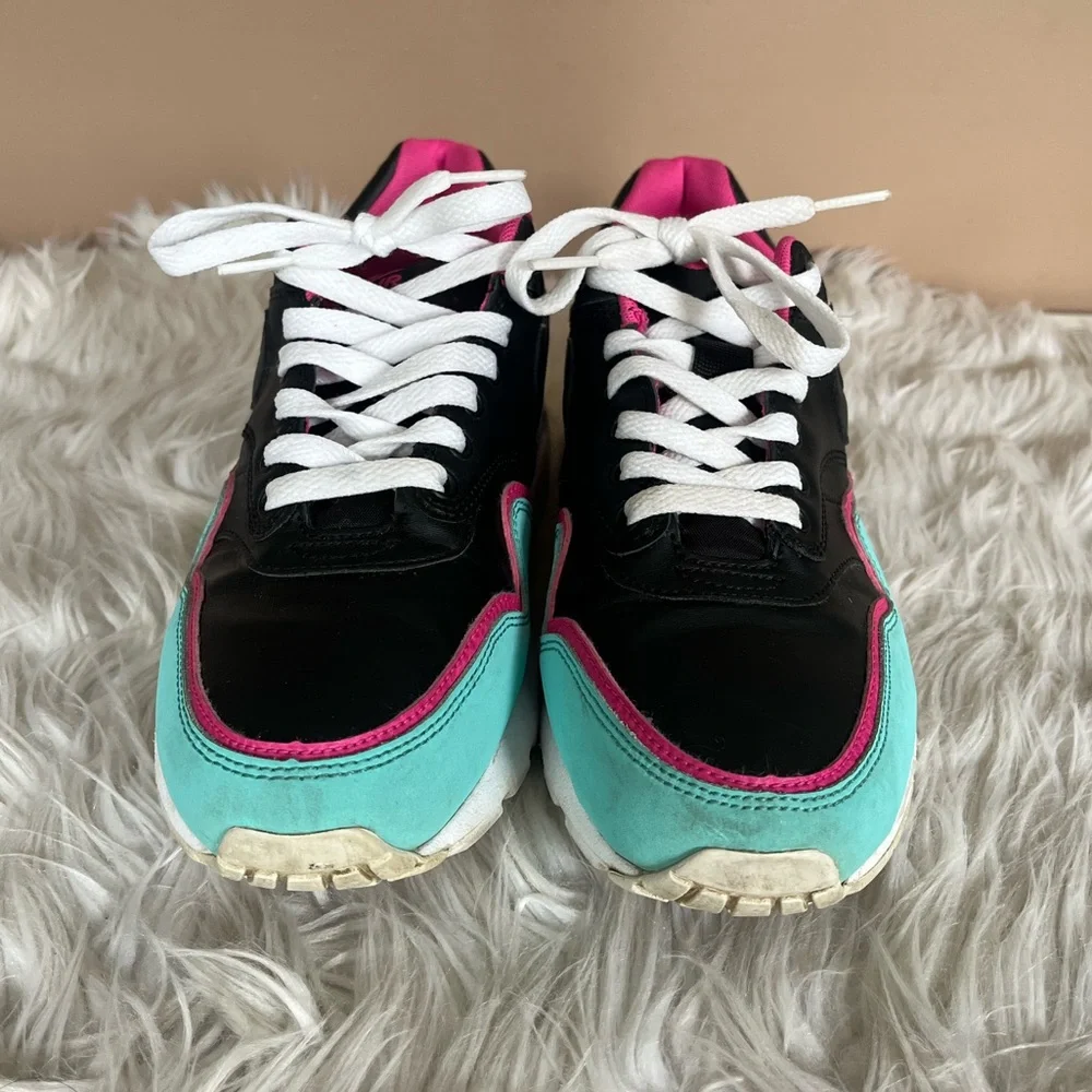 {Nike} Air Max Sneaker South Beach Edition - Size Youth 7